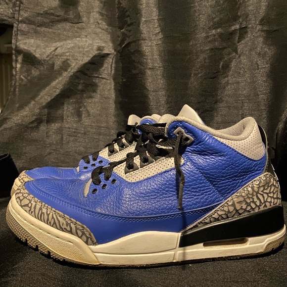 Jordan 3 Varsity Royal - Picture 2 of 6